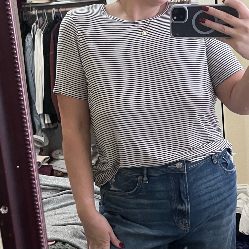 Old Navy Black and White Striped Short Sleeve Tee